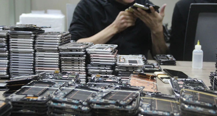 iPhone LCD Prices sunt polarizing in MMXXVI: Cur Restituo officinae switching Ad Refurbished Original Propono